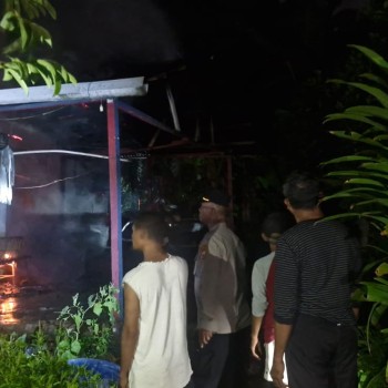 KEPOLISIAN TURUN TKP KEBAKARAN DI BENTENG ATAS, AMBON