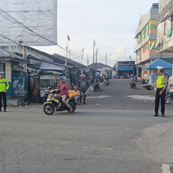 Jamin kelancaran lalu lintas, Sat Lantas Polres Kepulauan Tanimbar lakukan pengaturan di sore hari