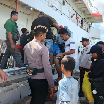 KPPP Polsek Babar Timur Utamakan Pelayanan Aktifitas Warga di Pelabuhan Laut Kroing