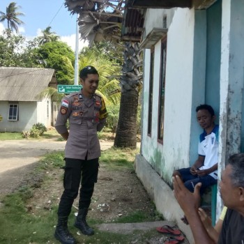 Bhabinkamtibmas Briptu Mosse Sosialisasikan Kamtibmas Kepada Masyarakat