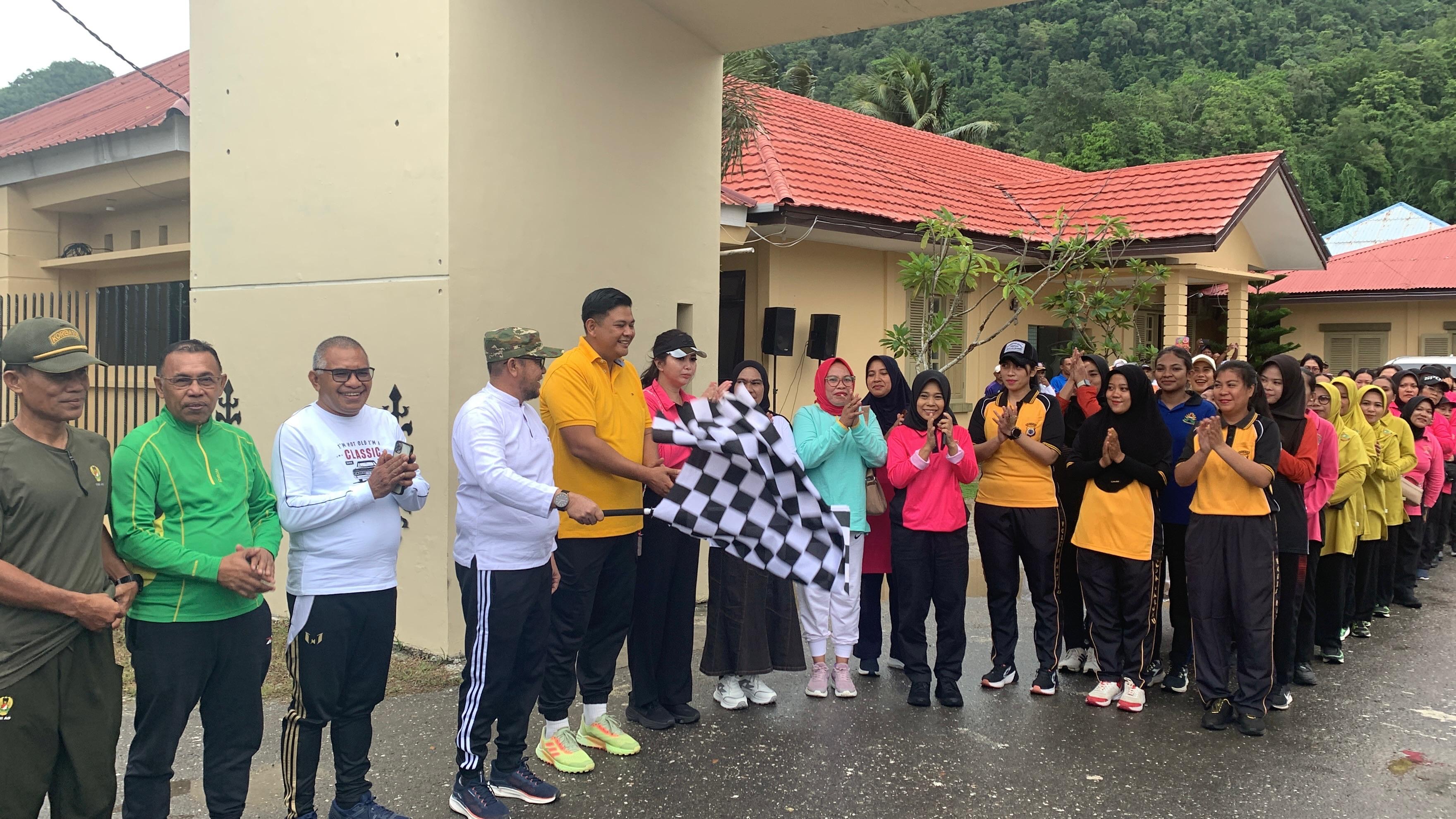 Polres Buru Selatan Laksanakan Giat Jalan Santai Sinegritas TNI - Polri dan Pemerintah Daerah Buru Selatan