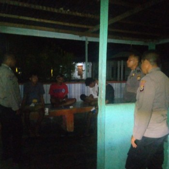 Jaga Kamtibmas, Polsek Waipia Kembali Lakukan Patroli Malam