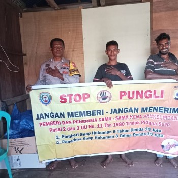 SAMBANGI WARGA BINAAN, BHABINKAMTIBMAS DESA TASINWAHA SOSIALISASIKAN SABER PUNGLI.