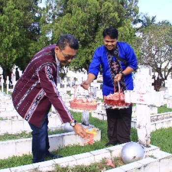 Jelang Peringatan Hari Pahlawan Pattimura ke-208 Tahun, Irwasda Maluku Ziarah TMP Kapahaha