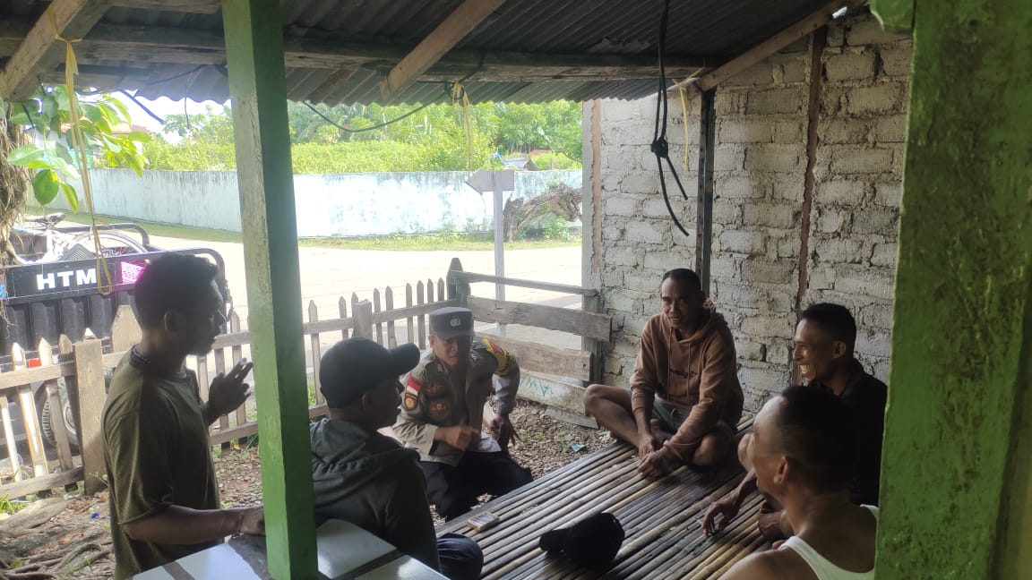 Bhabinkamtibmas Desa Tepa Bripka Romkeny Minta Partisipasi Warga Jaga Kamtibmas