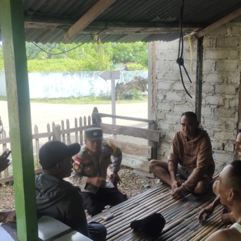 Bhabinkamtibmas Desa Tepa Bripka Romkeny Minta Partisipasi Warga Jaga Kamtibmas