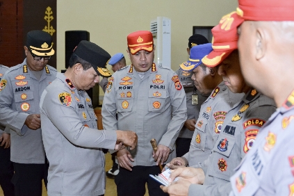 Wakapolda Pimpin Pemeriksaan Personel dan Kendaraan Dinas di SPN Polda Maluku