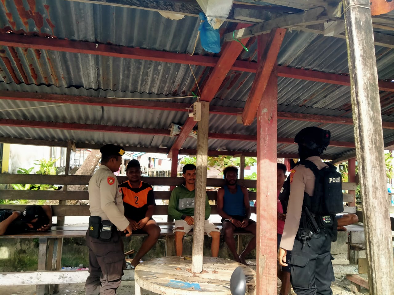 DEMI TERCIPTANYA SITKAMTIBMAS YANG KONDUSIF DI WILAYAH KOTA DOBO, SATUAN SAMAPTA POLRES KEPULAUAN ARU RUTIN LAKSANAKAN PATROLI.