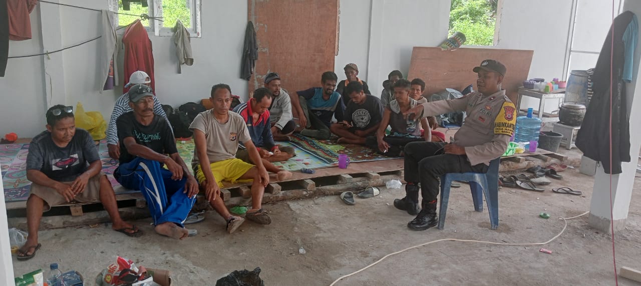 Bhabinkamtibmas Aipda Salawane Sosialisasi Kamtibmas, Cegah Aksi Premanisme