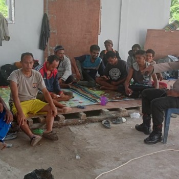 Bhabinkamtibmas Aipda Salawane Sosialisasi Kamtibmas, Cegah Aksi Premanisme