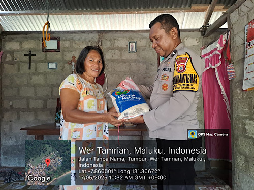 Wujud Polisi baik hati, Bhabinkamtibmas Tumbur berikan bantuan bagi salah satu Warga kurang mampu