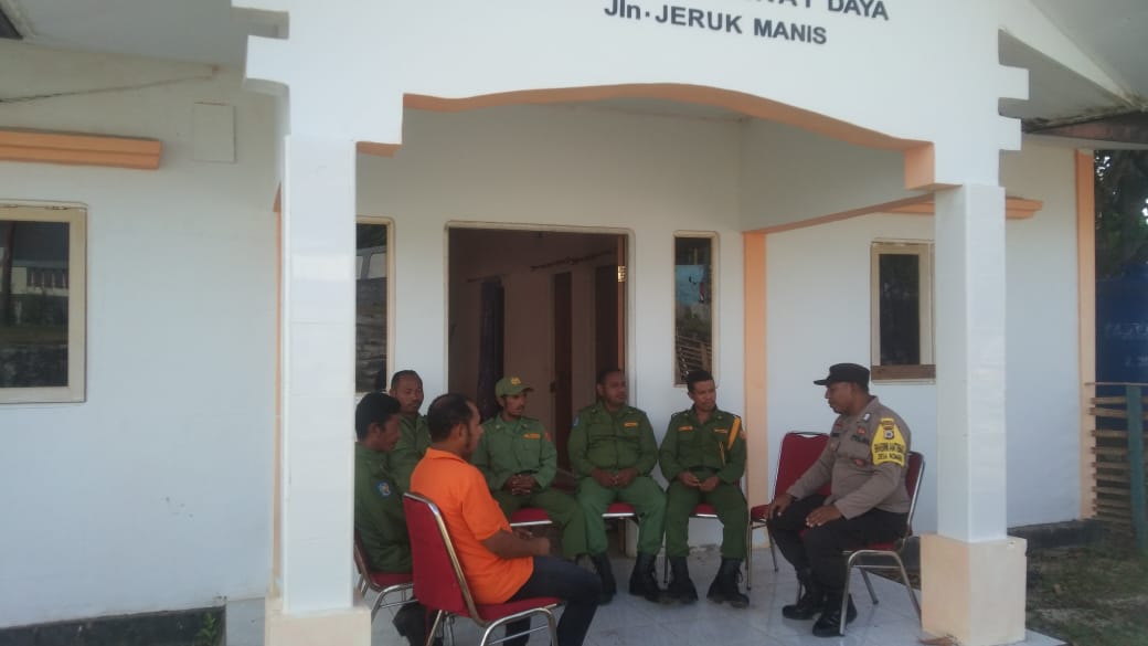 Bhabinkamtibmas Lakukan Pembinaan Satkamling Sebagai Upaya Penguatan Potensi Masyarakat
