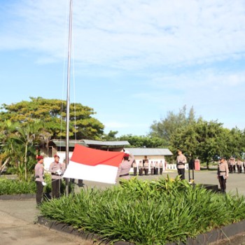 Peringati Hari Kesadaran Nasional, Kapolres Kepulauan Tanimbar pimpin upacara bendera