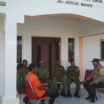 Bhabinkamtibmas Lakukan Pembinaan Satkamling Sebagai Upaya Penguatan Potensi Masyarakat