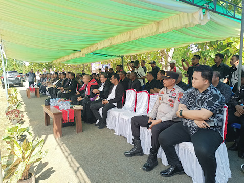 Wakili Kapolres Kepulauan Tanimbar, Kabag Ren hadiri Akta Penyerahan Tanah Rumah Selwasa kepada Sinode GPM