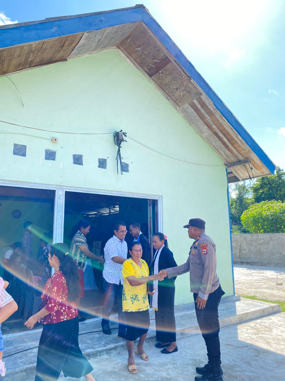 Polsek Wetar Makmurkan Tempat Ibadah, Pastikan Situasi Kamtibmas Berjalan Kondusif