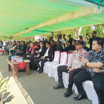 Wakili Kapolres Kepulauan Tanimbar, Kabag Ren hadiri Akta Penyerahan Tanah Rumah Selwasa kepada Sinode GPM