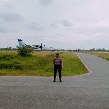 Polres MBD Gelar Pengamanan di Bandara Yos Orno Imsula Moa jaga sitkamtibmas aman terkendali