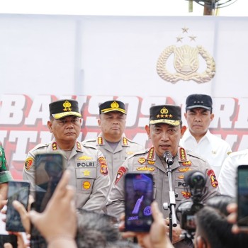 Kapolri Resmikan Bantuan Sumur Bor dan Sembako di Samarinda, Wujud Nyata Sinergitas TNI-Polri-Masyarakat