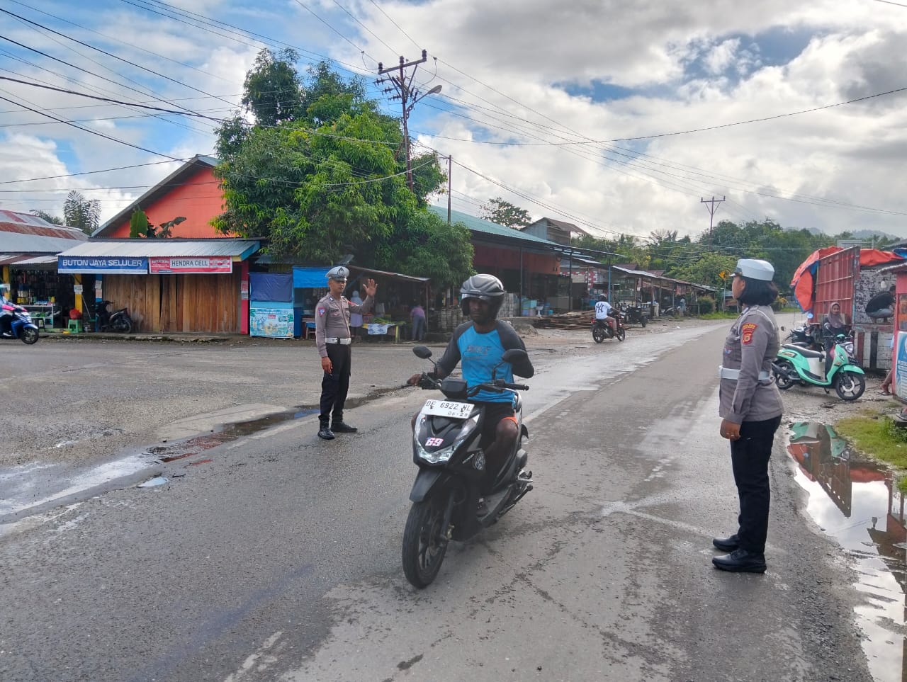 Sat Lantas Polres Buru Selatan Rutin Laksanakan Giat Gatur Lalin Pada Pagi Hari