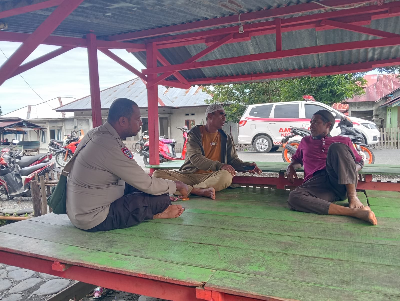 Bhabinkamtibmas Negeri Tamilouw AIPDA Rahman Paukoma, S.H Kembali Melaksanakan Patroli