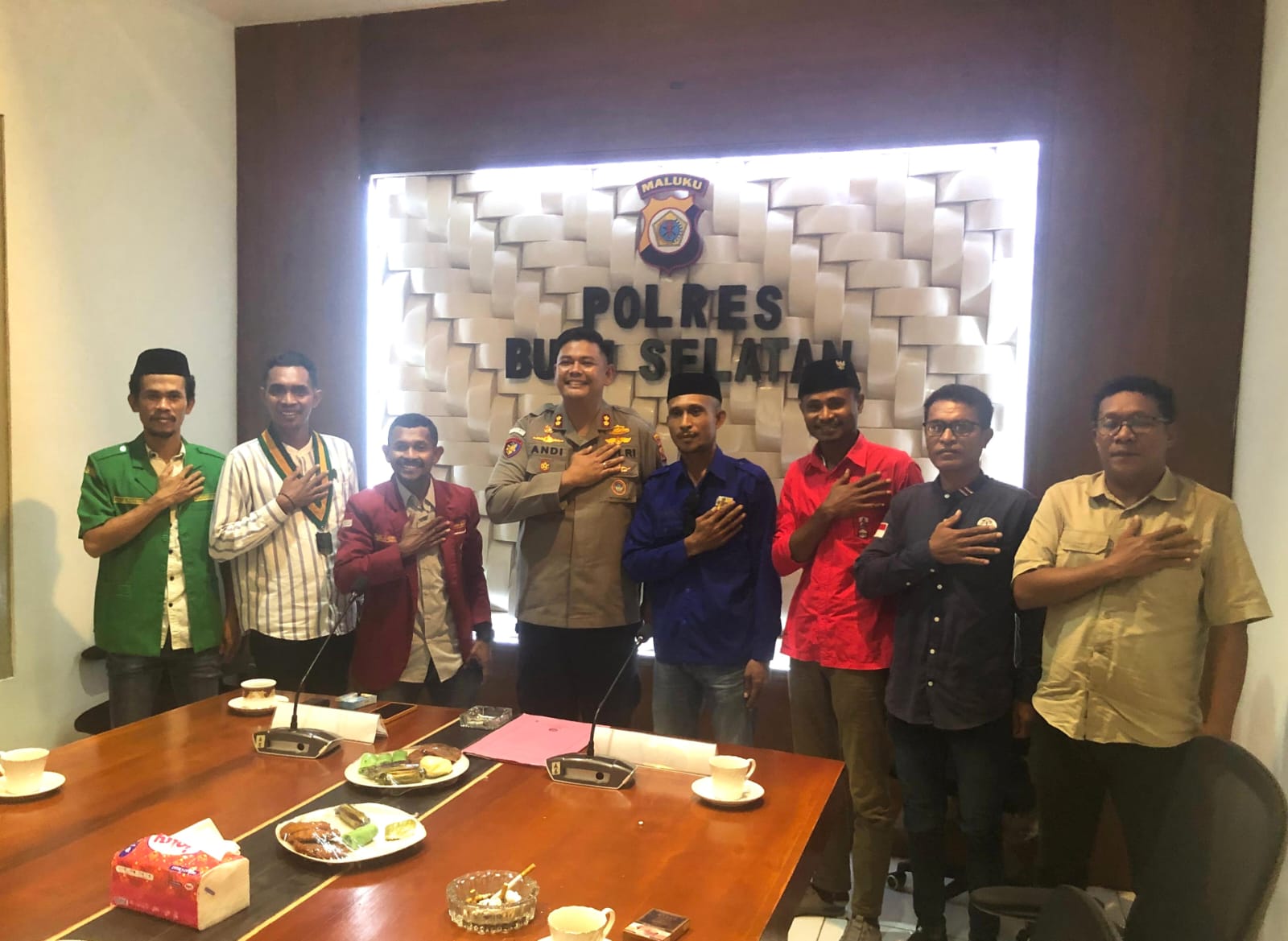 Ngobrol Pintar (Ngopi) Seputaran Kamtibmas Kapolres Buru Selatan Bersama dengan para  pimpinan Organisasi Kemasyarakatan dan Pemuda (OKP) Buru Selatan.