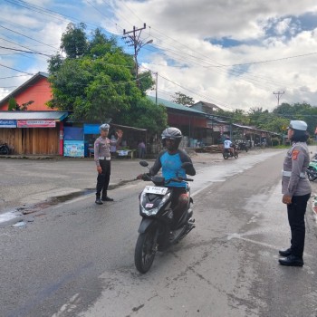 Sat Lantas Polres Buru Selatan Rutin Laksanakan Giat Gatur Lalin Pada Pagi Hari