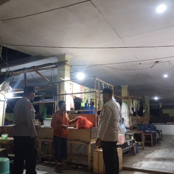 Blue Light Patrol Personil Polsek Namrole Sambangi Pasar Kai wait Namrole