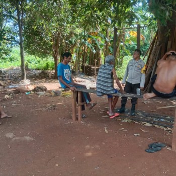 Dekatkan Diri Kepada Masyarakat, Bhabinkamtibmas Aipda Jennia Sosialisasi Kamtibmas