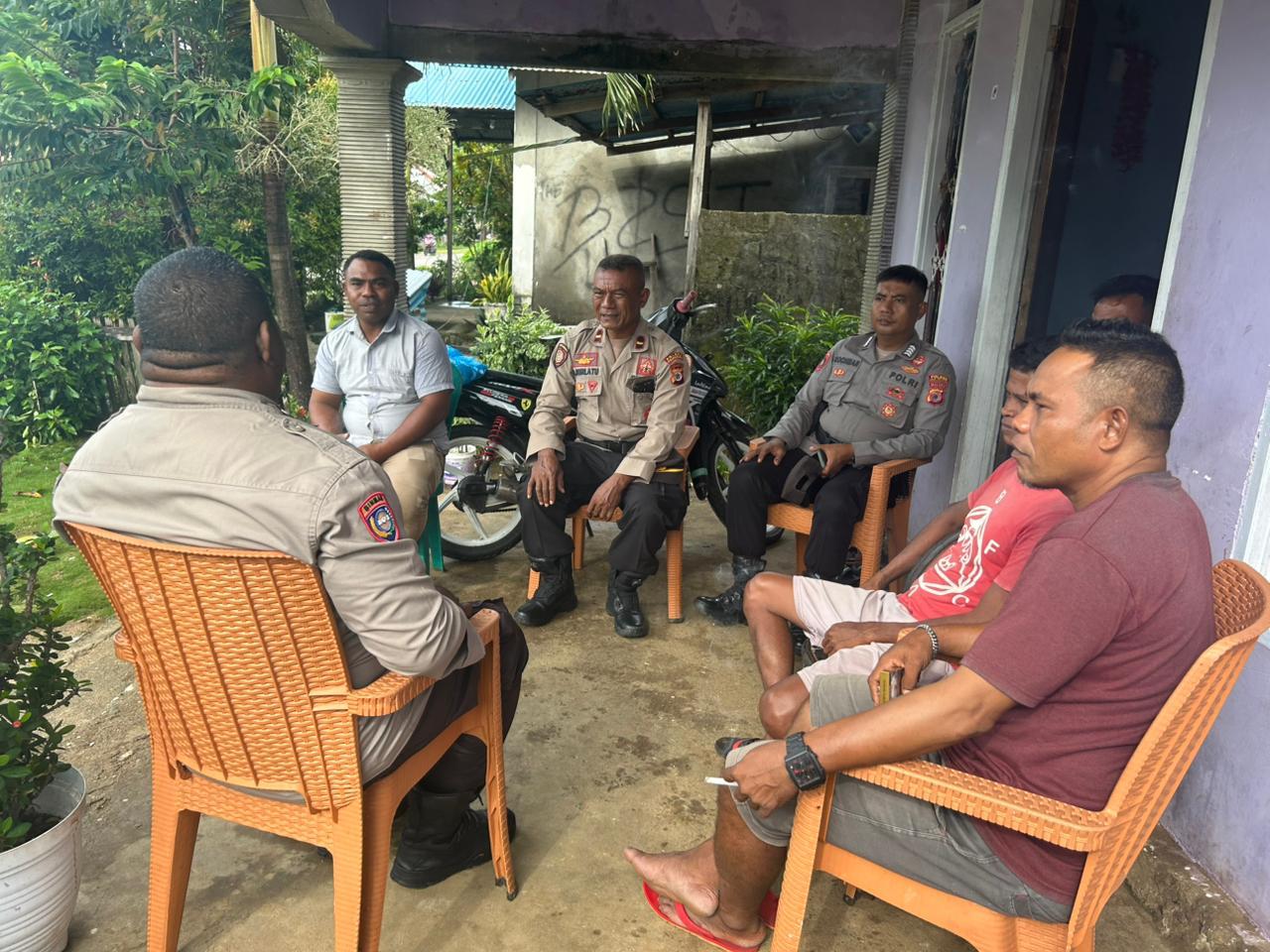 Sat Binmas Polres Buru Selatan Laksanakan Sambang, dan Berikan Himbauan Kamtibmas Kepada Masyarakat