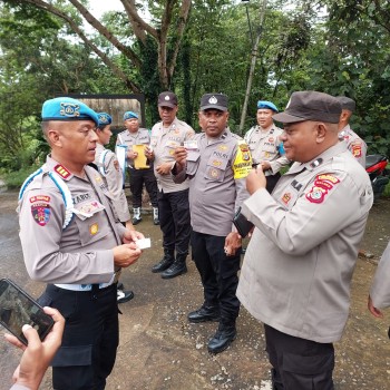 Tim Propam Polda Maluku Lakukan Pemeriksaan Disiplin di Polsek Leihitu Barat