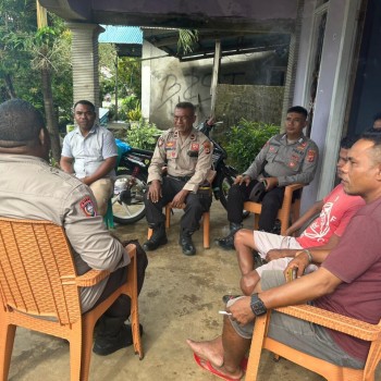 Sat Binmas Polres Buru Selatan Laksanakan Sambang, dan Berikan Himbauan Kamtibmas Kepada Masyarakat