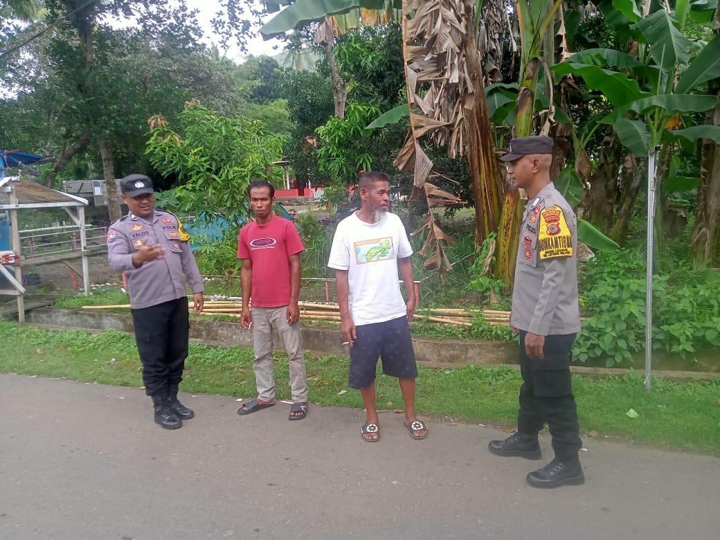 Bhabinkamtibmas Hative Besar Aktif Jalin Kedekatan dengan Warga Lewat Giat Sambang