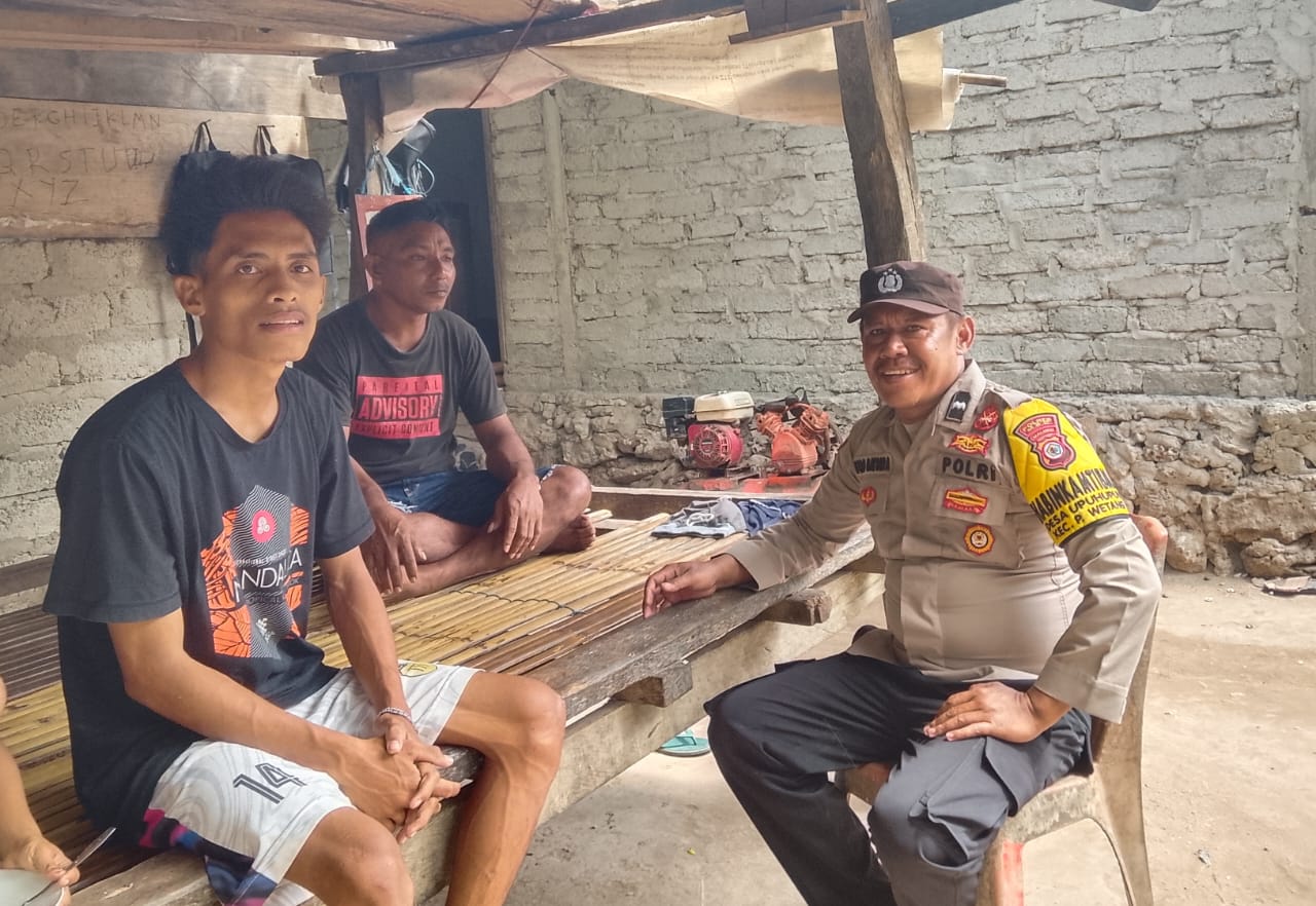 Dekatkan Diri Kepada Masyarakat, Bhabinkamtibmas Aipda Batsira Sosialisasi Kamtibmas