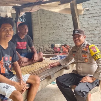 Dekatkan Diri Kepada Masyarakat, Bhabinkamtibmas Aipda Batsira Sosialisasi Kamtibmas