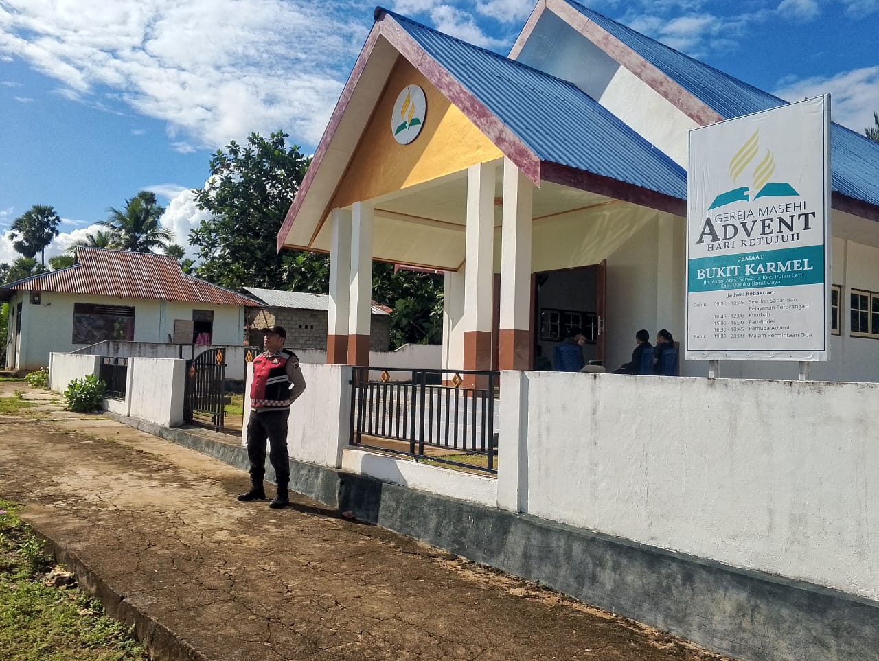 Polsek Serwaru Hadir Berikan Rasa Aman, Makmurkan Tempat Ibadah
