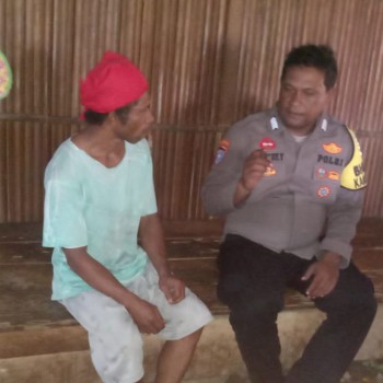 Kembali Bhabinkamtibmas BRIPKA M. Yusuf Yanwarin Laksanakan Door to Door System ( DDS )