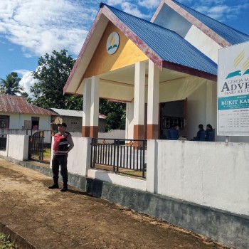 Polsek Serwaru Hadir Berikan Rasa Aman, Makmurkan Tempat Ibadah