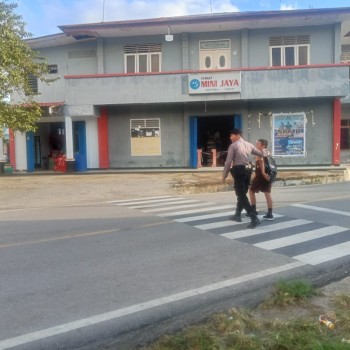 Polsek Kisar Gatur Jalan, Himbau Warga Patuhi Aturan Berlalu Lintas