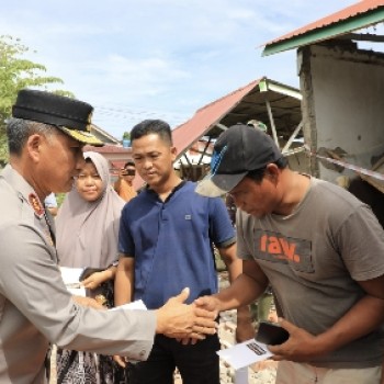 Kapolda Bengkulu Tinjau Langsung Penanganan Dampak Gempa Bumi 6,3 SR di Bengkulu