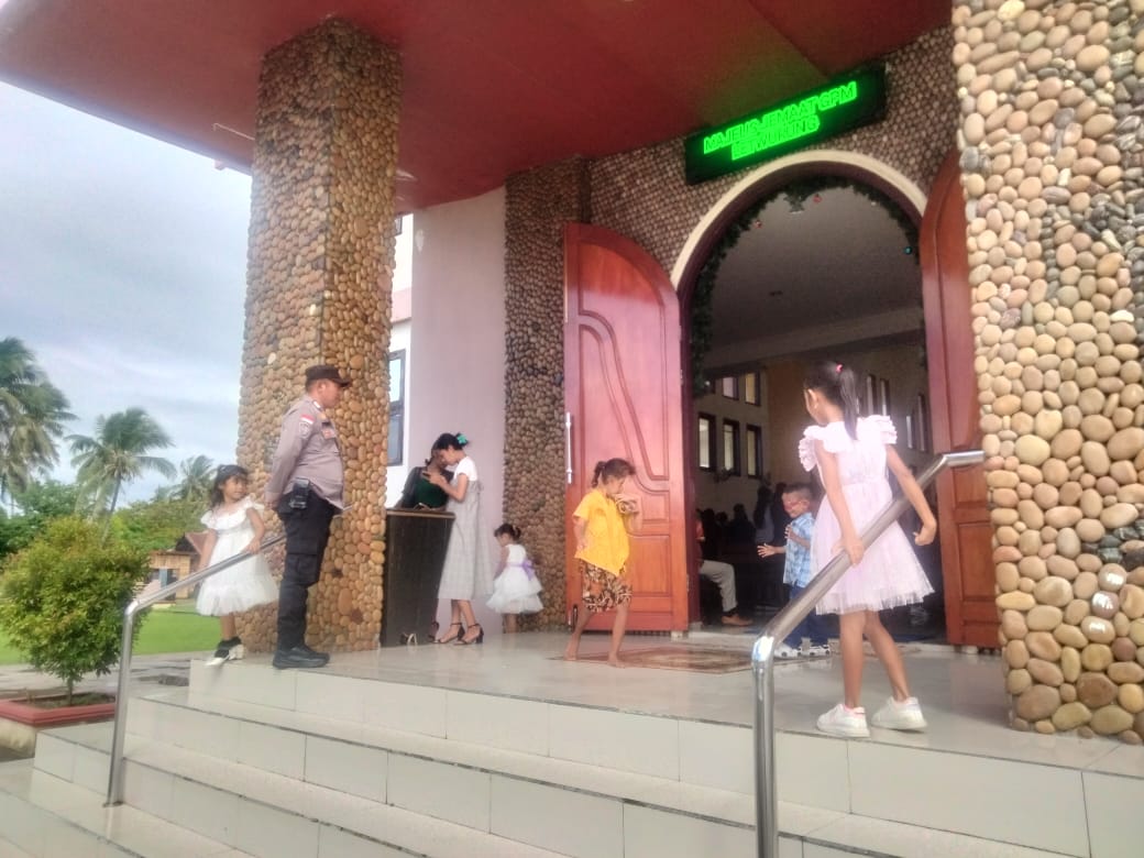 Polsek Babar Timur Intensifkan Pengamanan, Berikan Kenyamanan bagi Jemaat Beribadah