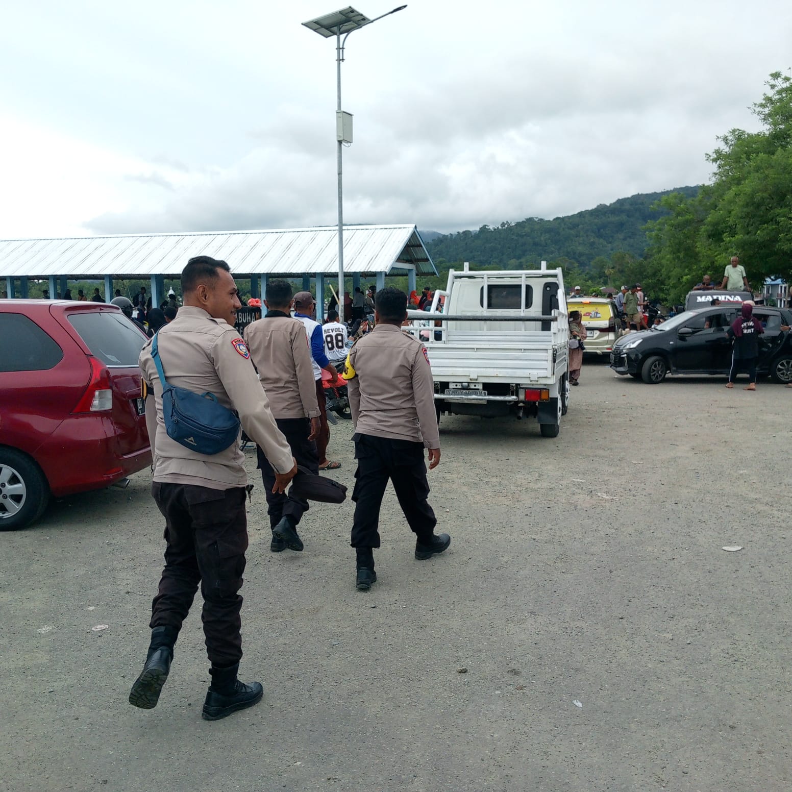 Polsek Leihitu Gelar Patroli Rutin di Pelabuhan Huseka’a untuk Ciptakan Situasi Aman dan Kondusif