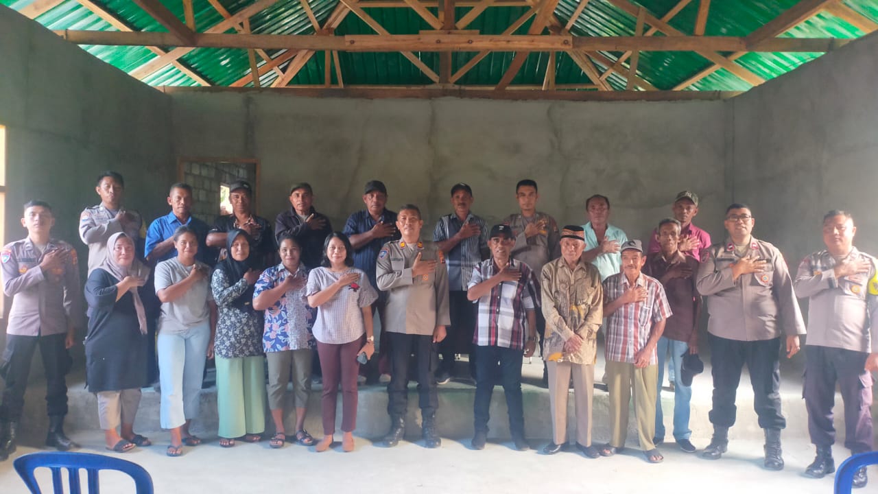 Kembali Sat Binmas Polres Malteng Laksanakan Jumat Curhat Di Negeri Labuan Seram Utara Barat
