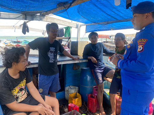 Sambangi Nahkoda Kapal dan ABK, Sat Polair Polres Kepulauan Tanimbar Imbau keselamatan berlayar