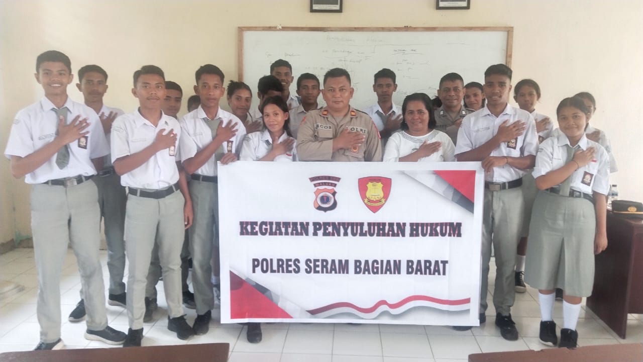 Sihukum Polres SBB Laksanakan Penyuluhan Hukum di SMK Kristen Seram Barat, Fokus pada Perlindungan Anak