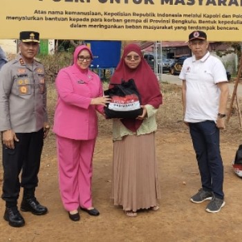 Kapolri Kirim Bantuan 5.000 Paket Sembako untuk Korban Gempa Bumi di Bengkulu