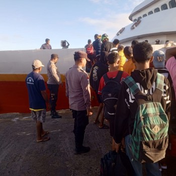 KPPP Polsek Serwaru Layani Aktifitas Masyarakat di Pelabuhan Laut Serwaru