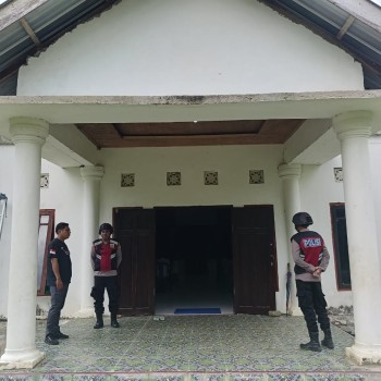 Polsek Mdona Hyera Hadir Berikan Pengamanan, Makmurkan Tempat Ibadah