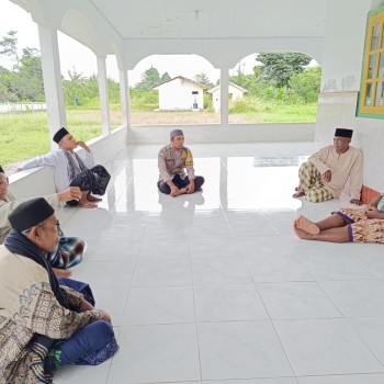 Kembali Bhabinkamtibmas Polsek Amahai Laksanakan Sambang Kamtibmas