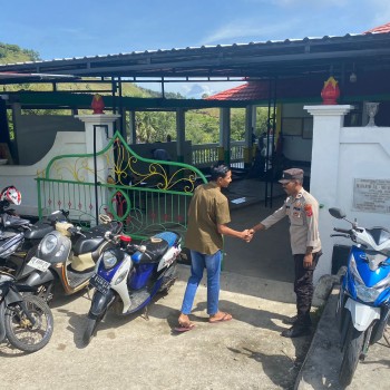 Polsek Kisar Kondusifkan Pengamanan Kegiatan Ibadah Sholat Jumat di Masjid Al-Muhajirin jaga masyarakat aman